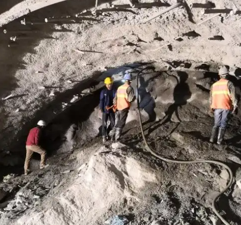 开江拱顶带模注浆料的施工流程及注意事项